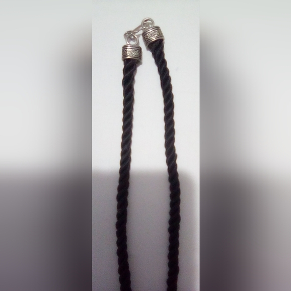 Hand Crafted Flower Necklace - Picture 9 of 10